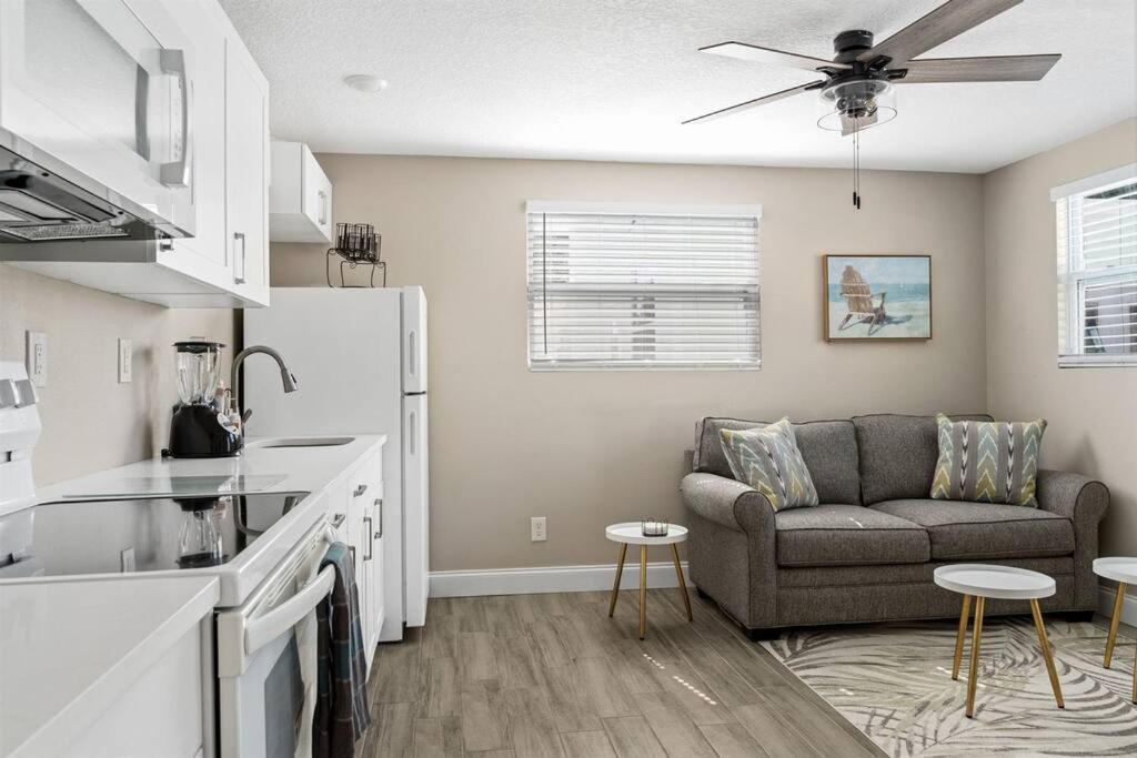 7 Bedroom 5 Bath Home With Cottage On Clearwater Beach! Экстерьер фото