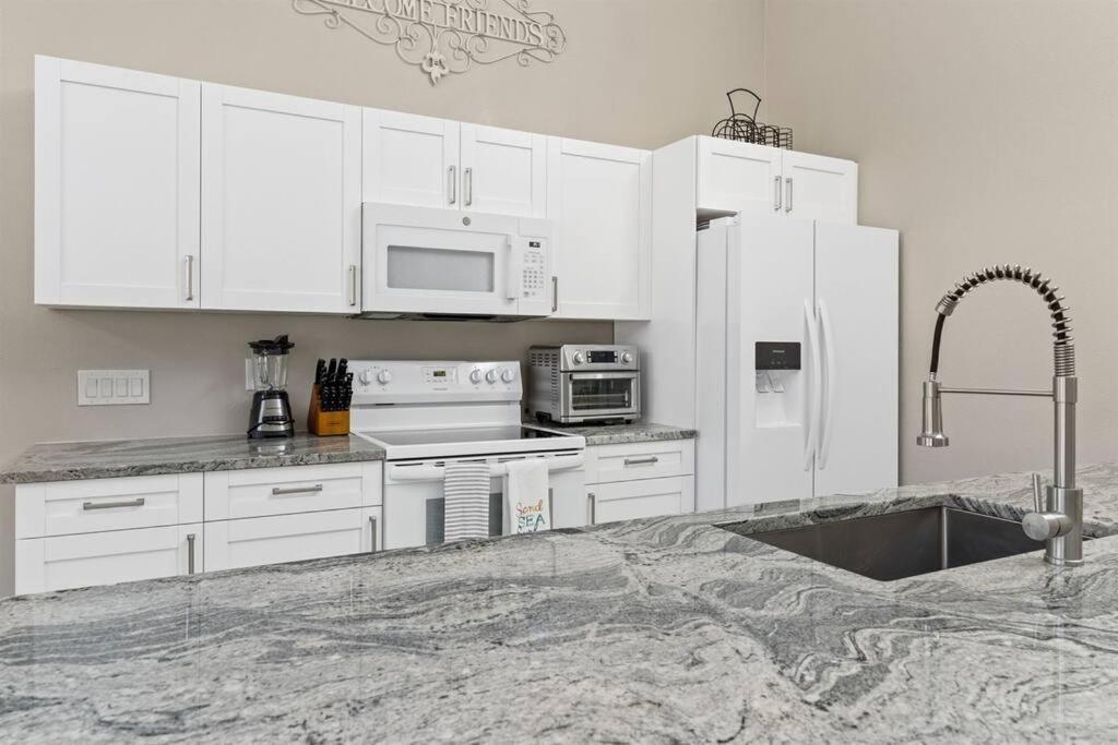 7 Bedroom 5 Bath Home With Cottage On Clearwater Beach! Экстерьер фото
