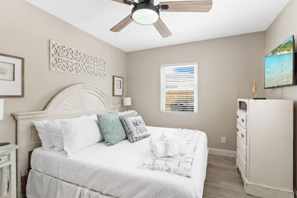 7 Bedroom 5 Bath Home With Cottage On Clearwater Beach! Экстерьер фото