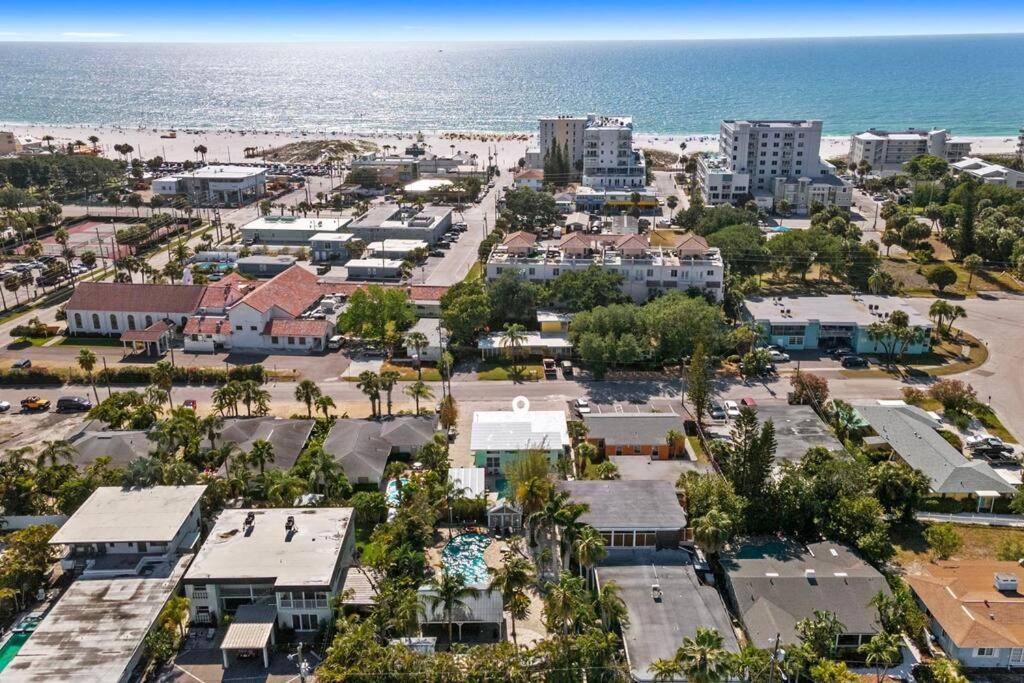 7 Bedroom 5 Bath Home With Cottage On Clearwater Beach! Экстерьер фото