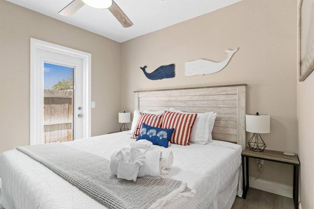 7 Bedroom 5 Bath Home With Cottage On Clearwater Beach! Экстерьер фото