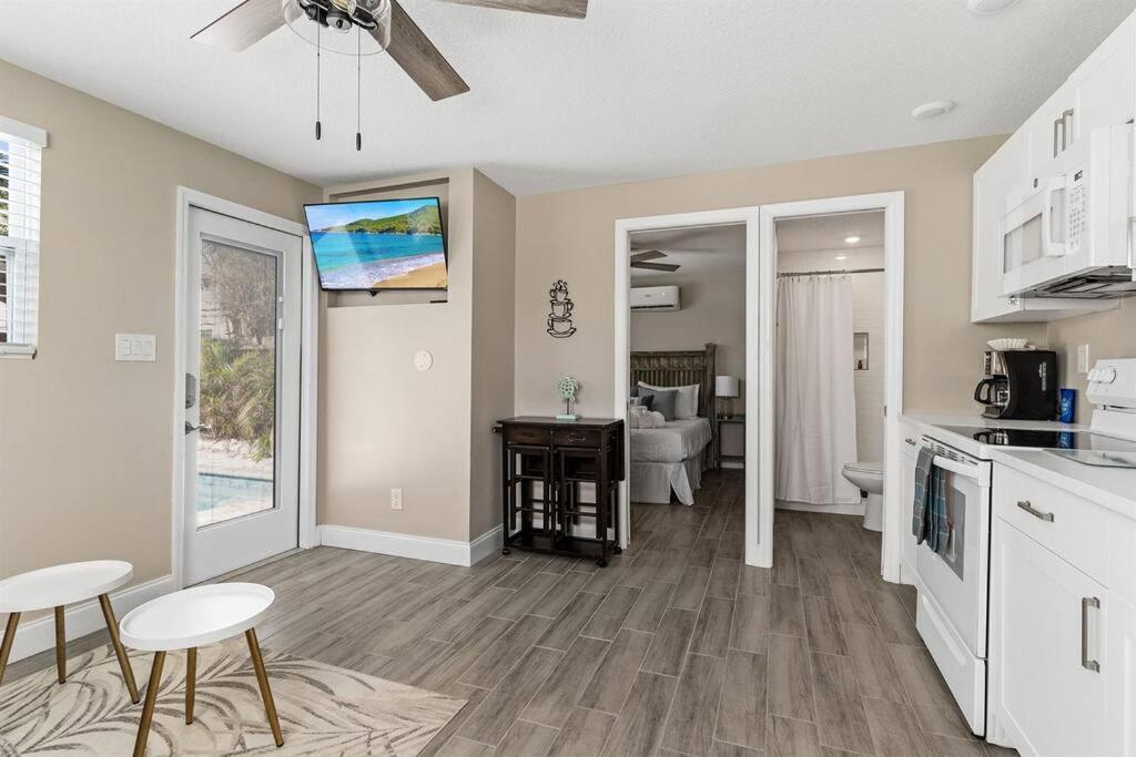 7 Bedroom 5 Bath Home With Cottage On Clearwater Beach! Экстерьер фото